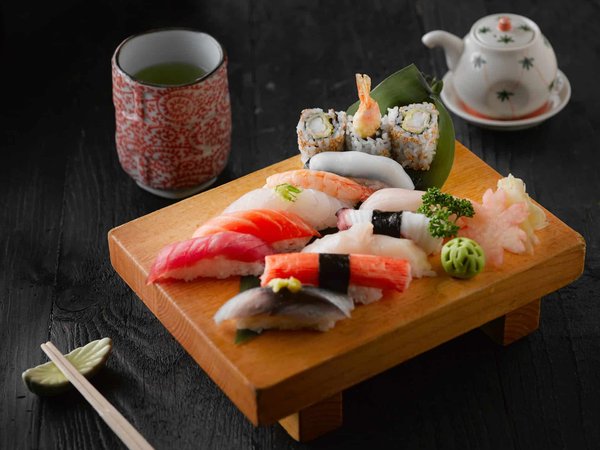 Can You Create a Gourmet Sushi Roll with Innovative Fillings and Toppings?
