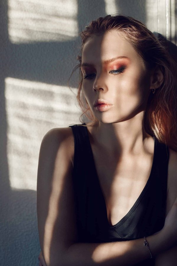 What are the Essential Tips for Mixing Classic Pieces with Seasonal Trends?